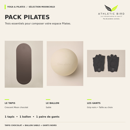 Pack Pilates Moonchild : tapis Crescent Moon chocolat, ballon Pilates sable et paire de gants Grip noirs.